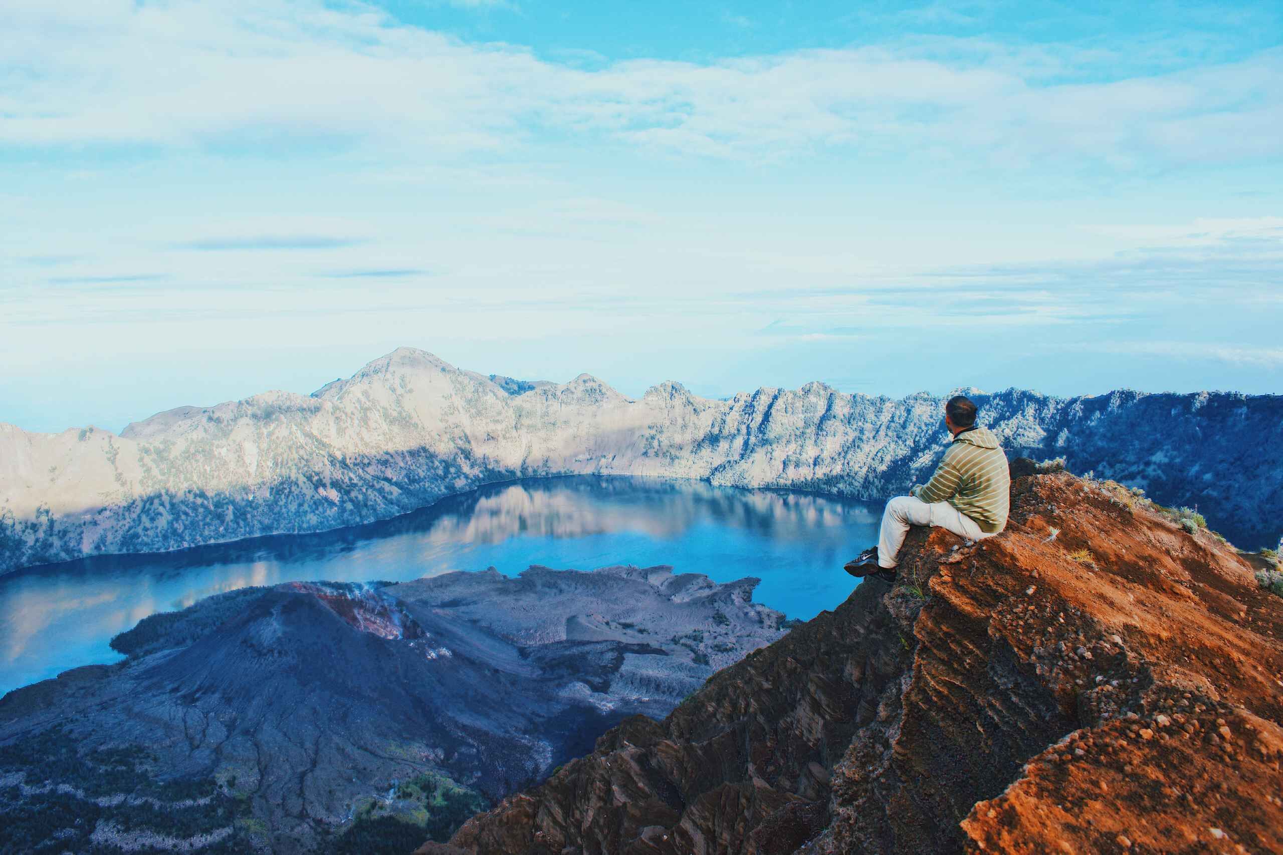 Petualangan di Gunung Rinjani: Dari Kaki Gunung Hingga Puncak